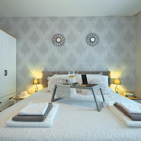 App Enterprise Umag Apartment Bagian luar foto