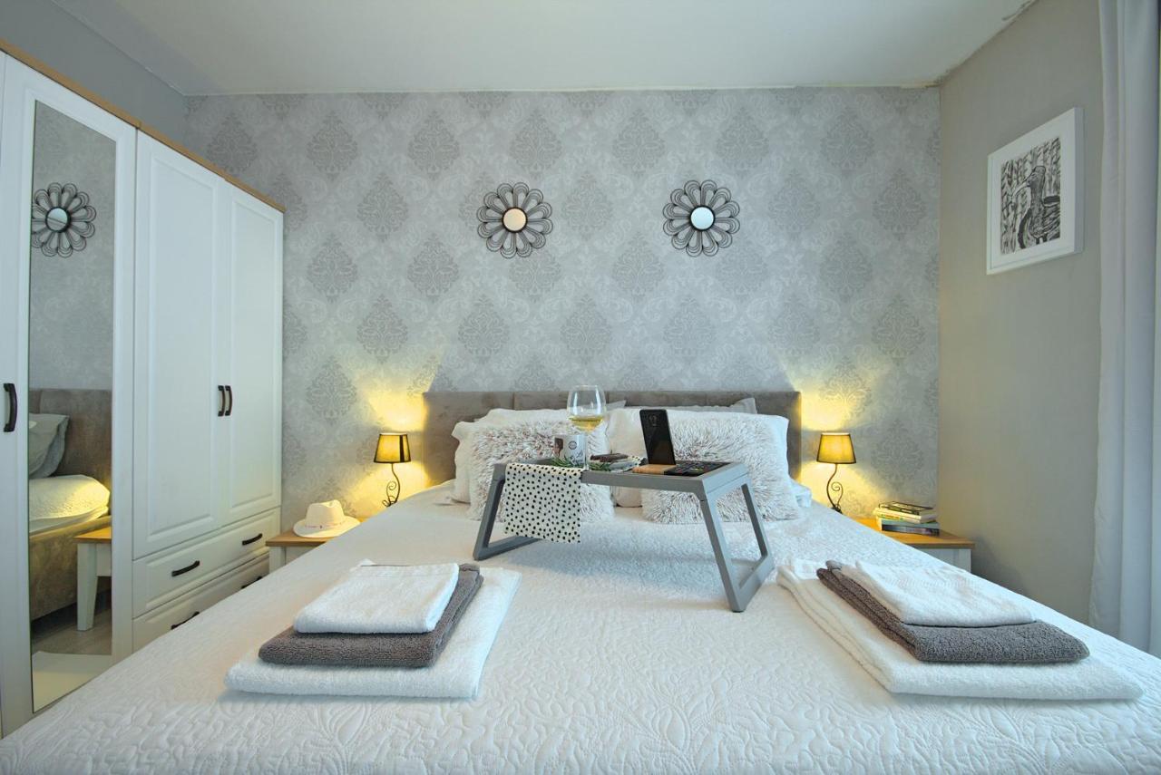 App Enterprise Umag Apartment Bagian luar foto