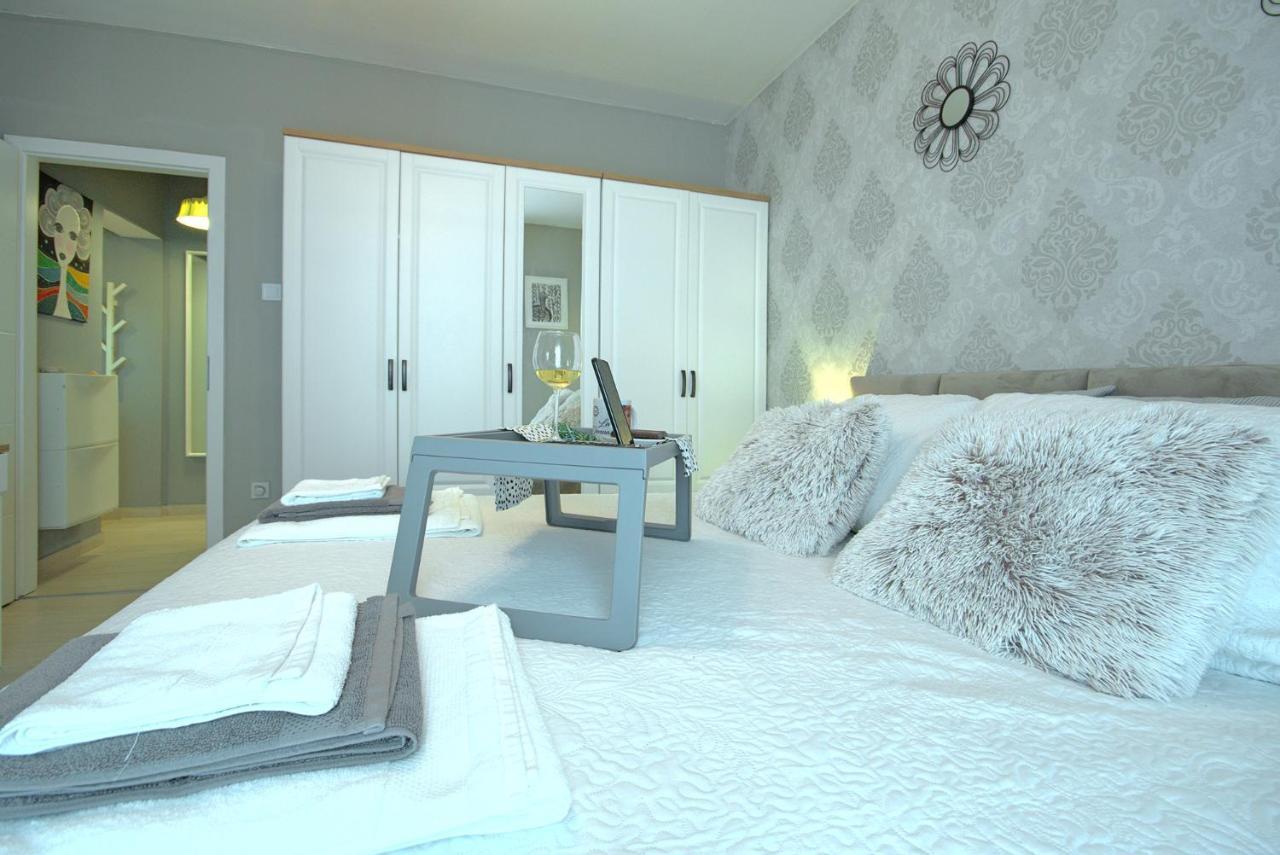 App Enterprise Umag Apartment Bagian luar foto