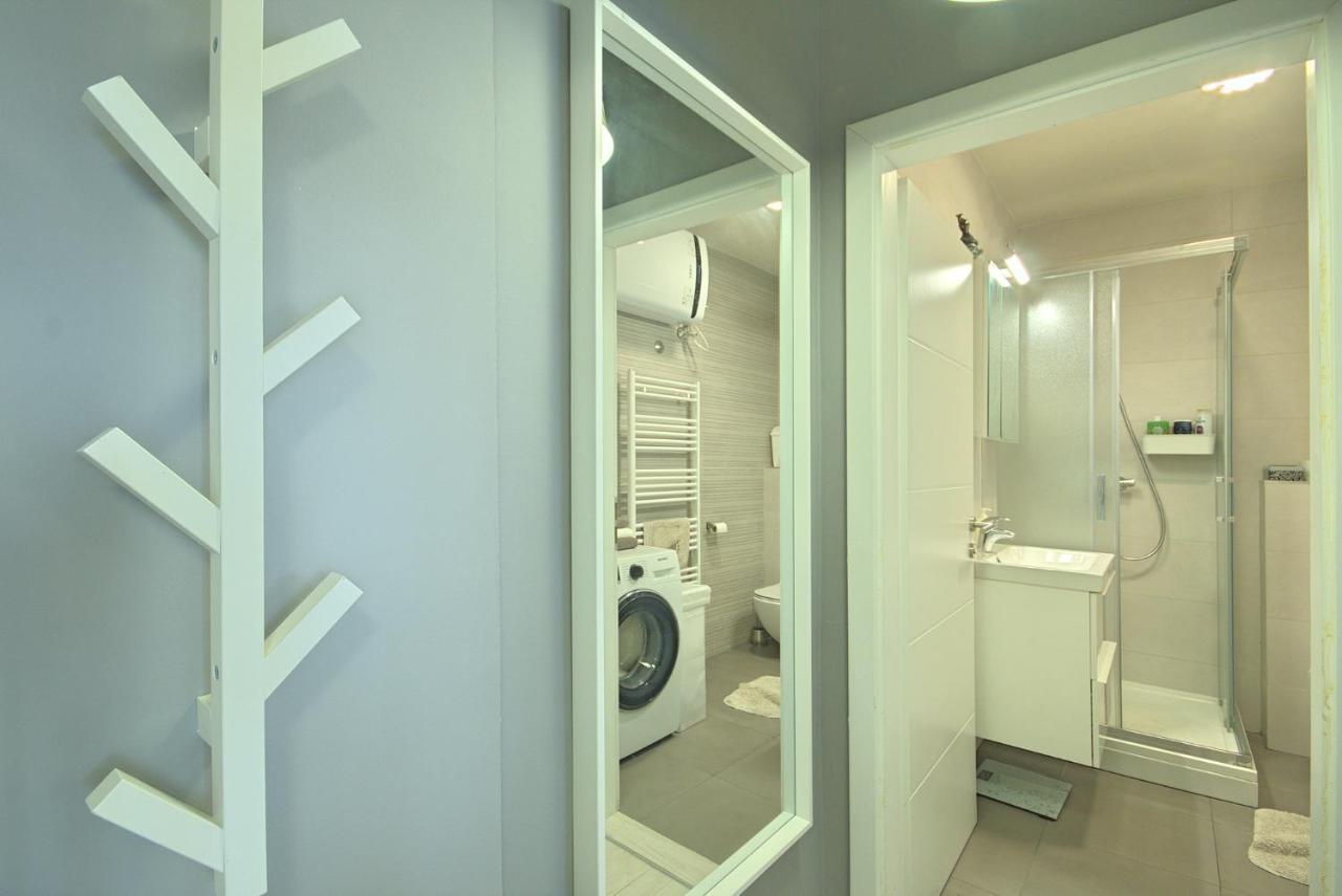 App Enterprise Umag Apartment Bagian luar foto