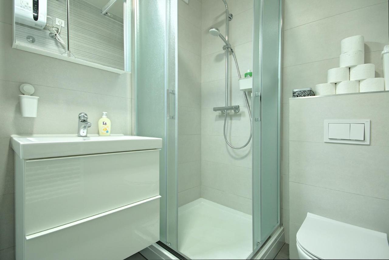 App Enterprise Umag Apartment Bagian luar foto
