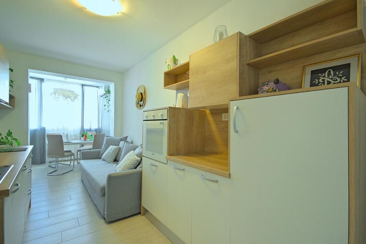 App Enterprise Umag Apartment Bagian luar foto