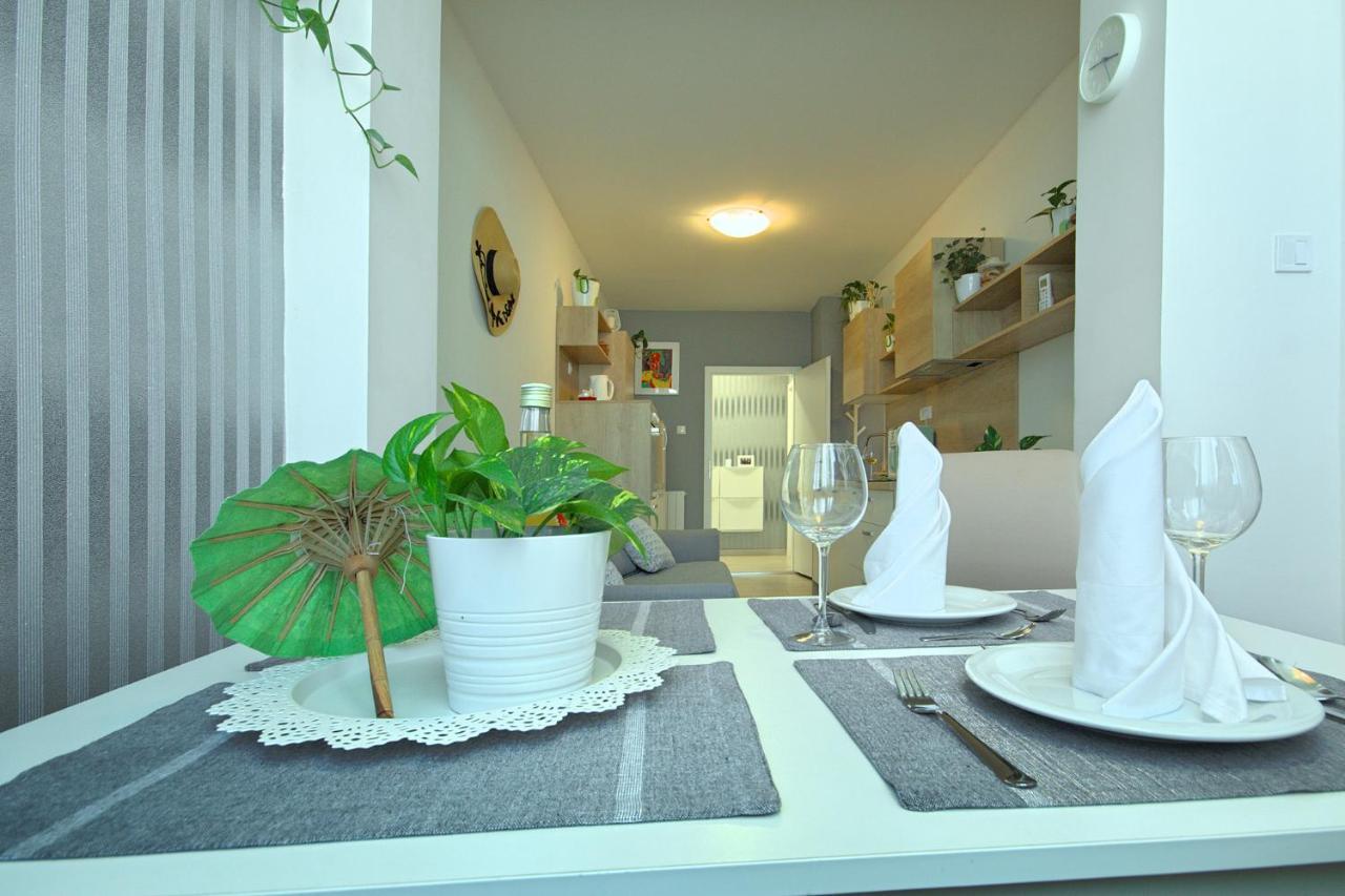 App Enterprise Umag Apartment Bagian luar foto