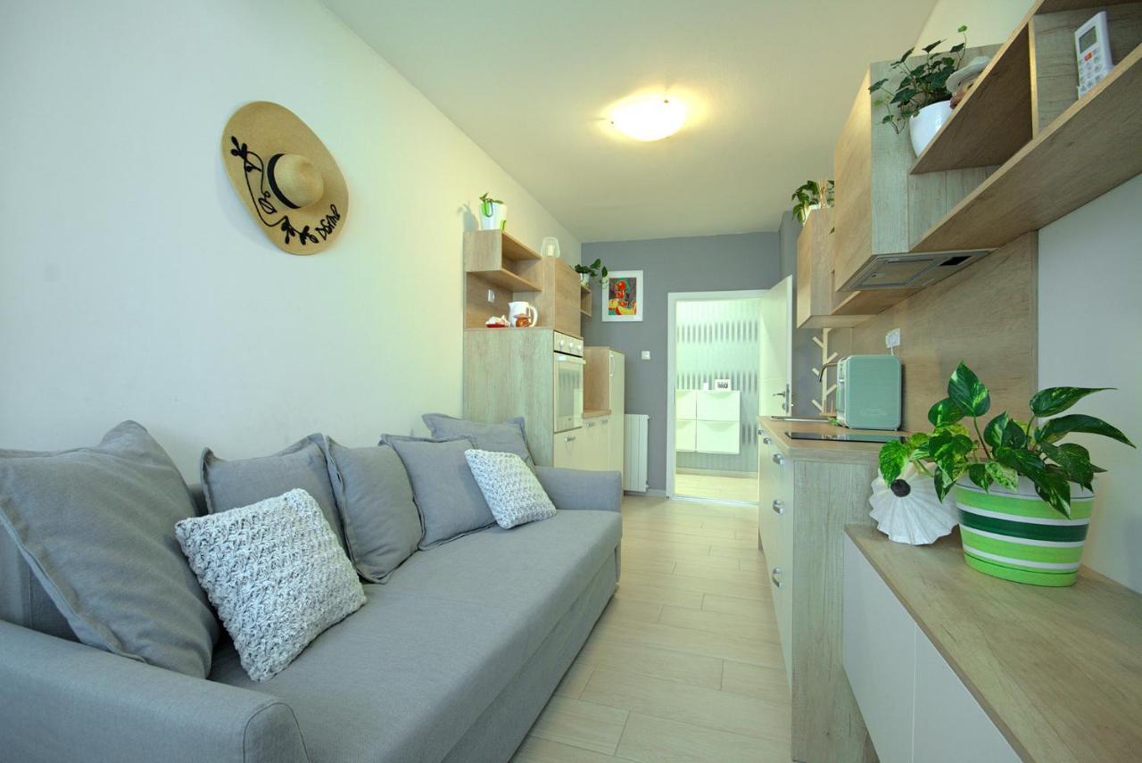 App Enterprise Umag Apartment Bagian luar foto