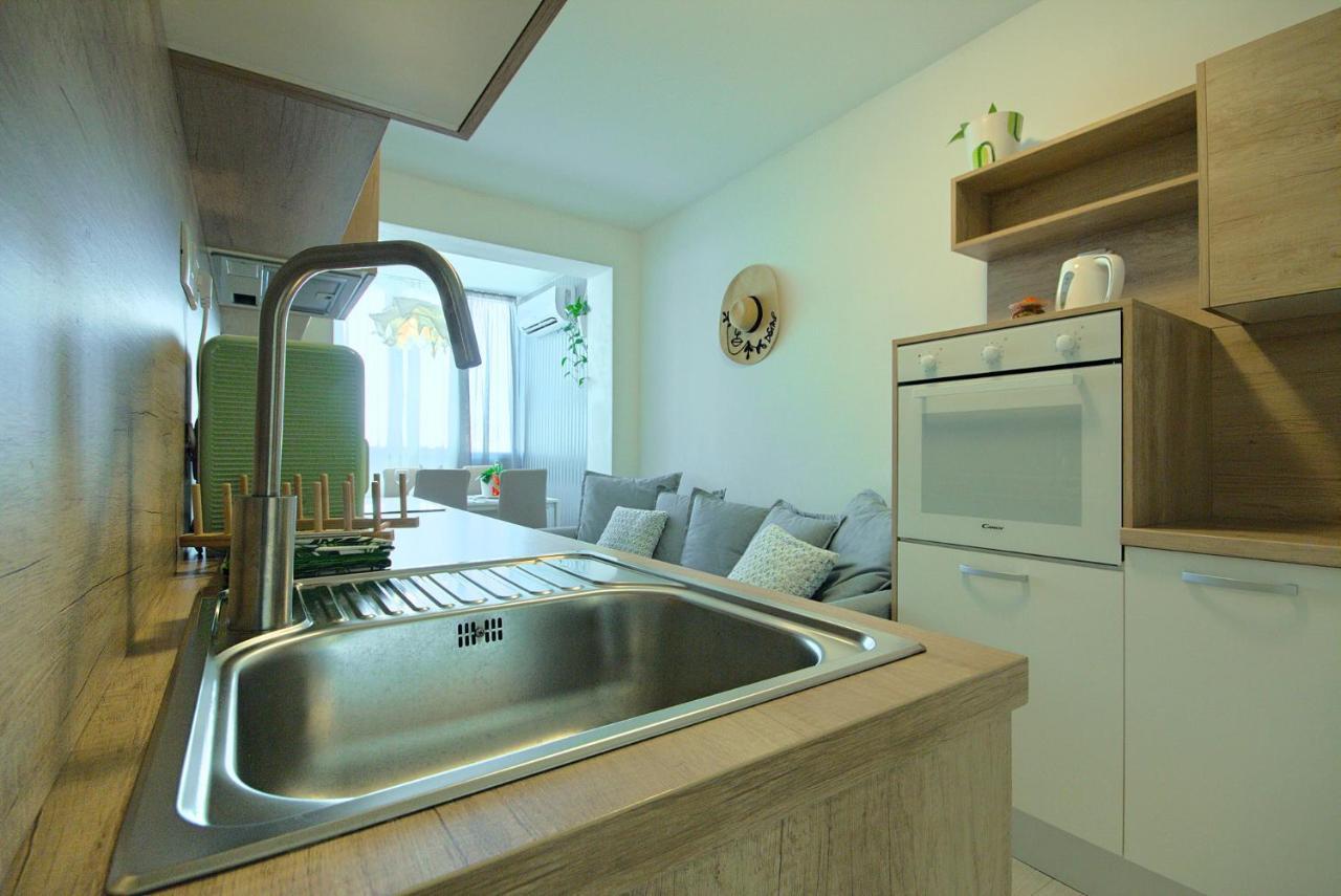App Enterprise Umag Apartment Bagian luar foto
