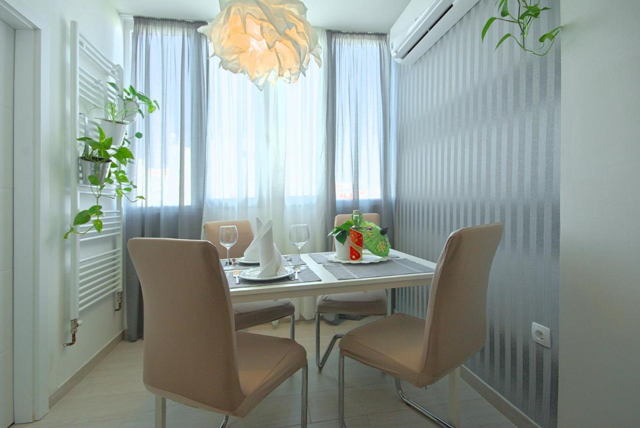 App Enterprise Umag Apartment Bagian luar foto