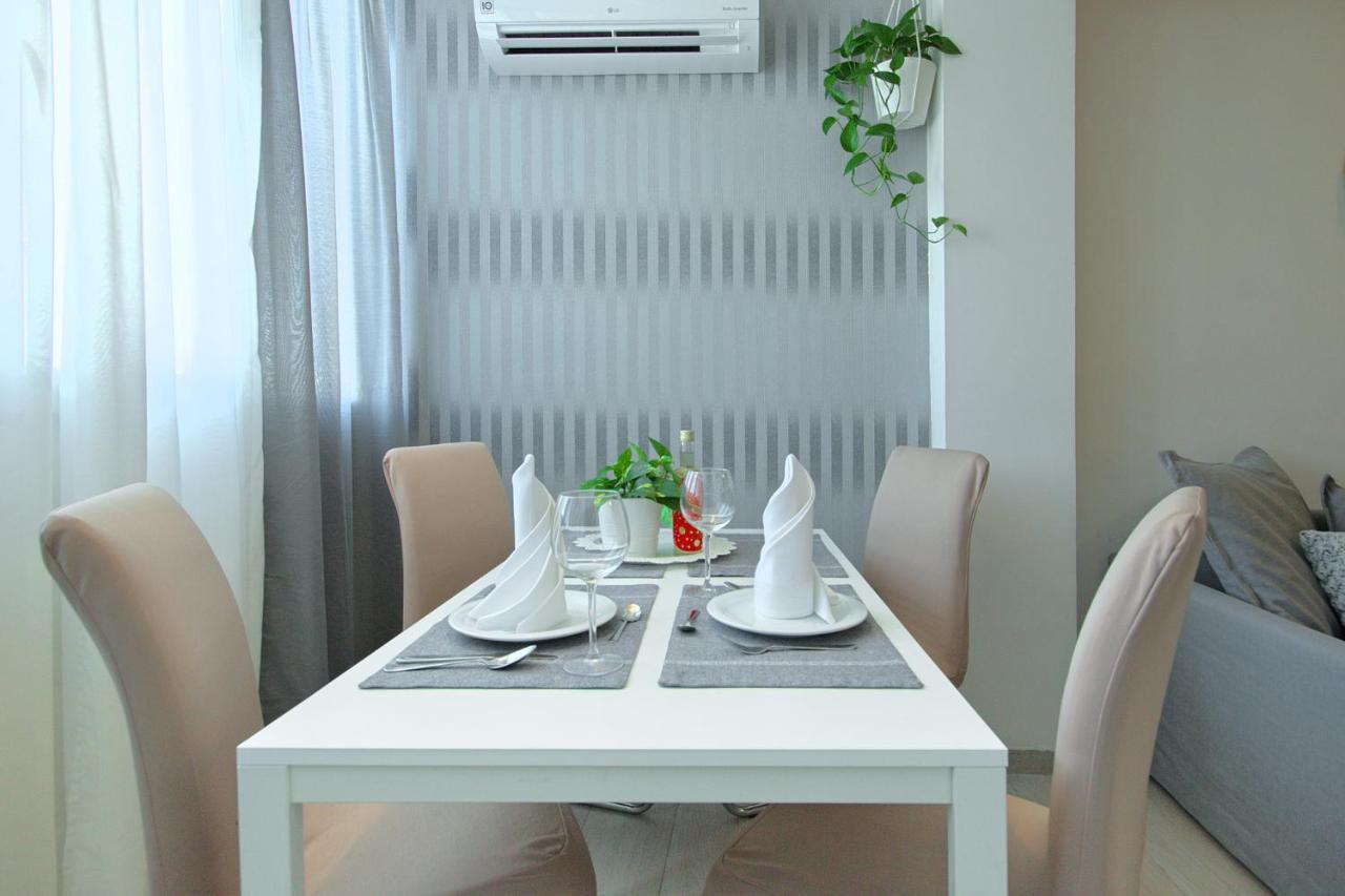 App Enterprise Umag Apartment Bagian luar foto