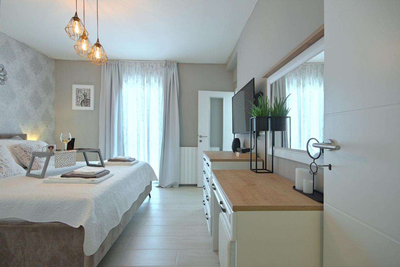 App Enterprise Umag Apartment Bagian luar foto