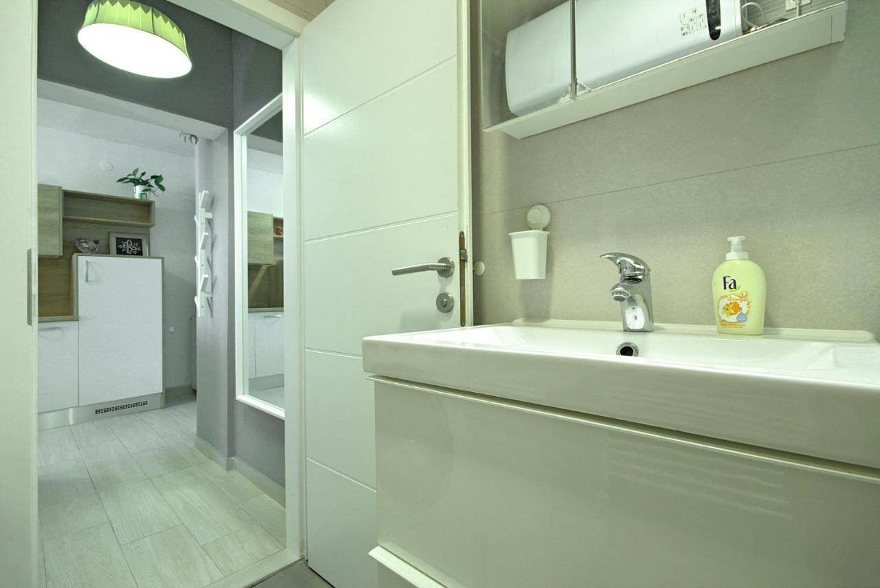 App Enterprise Umag Apartment Bagian luar foto