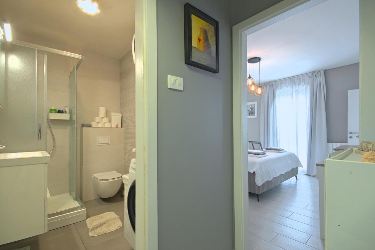 App Enterprise Umag Apartment Bagian luar foto