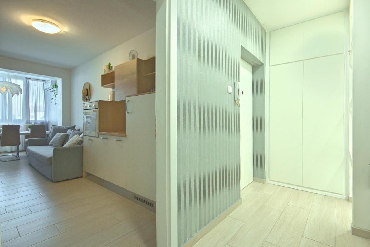 App Enterprise Umag Apartment Bagian luar foto
